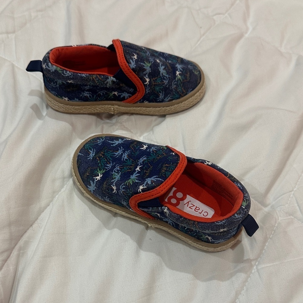 NEW Crazy 8 Kids Navy and Orange Dinosaur Slippers baby size 6